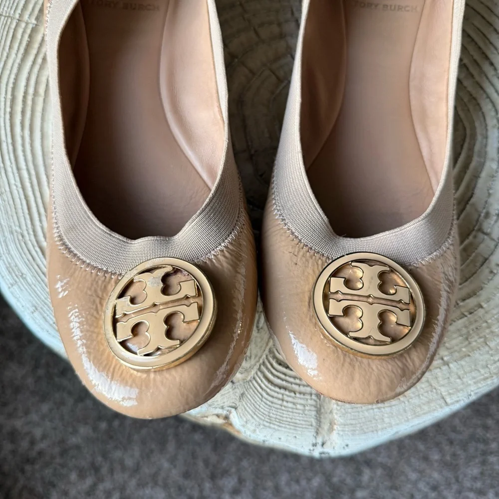 Tory Burch Caroline Patent Leather Ballerina Flats Shoes Nude Beige Size 7.5